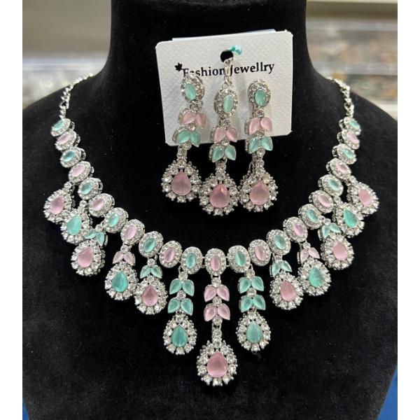 Hira Collection Uncut stones Necklace Set With Maang Tikka