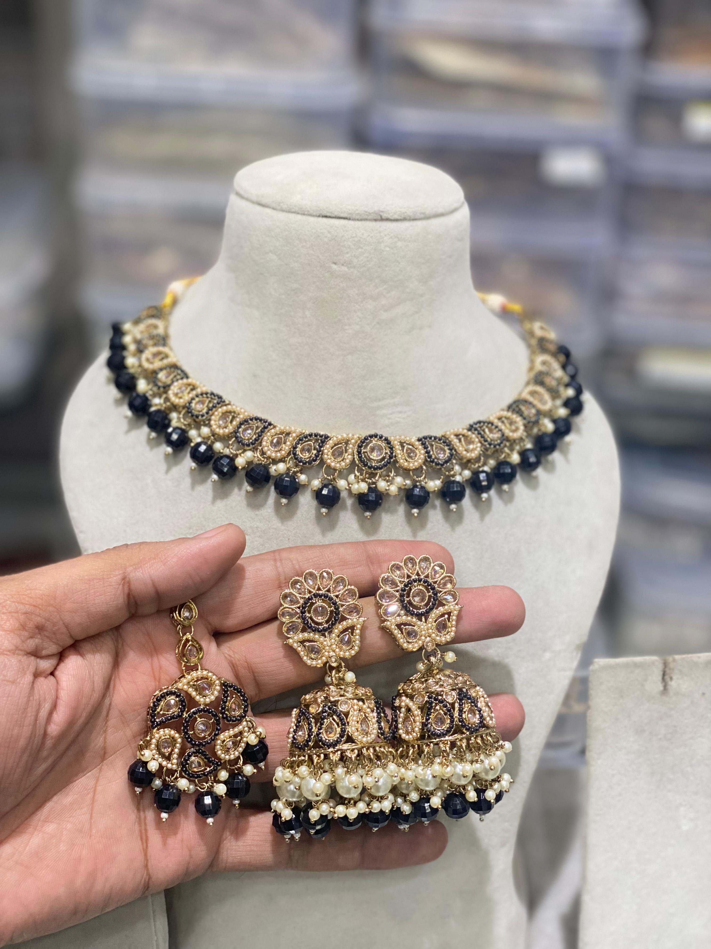 Hira Collection Pota Stone Necklace Set With Maang Tikka