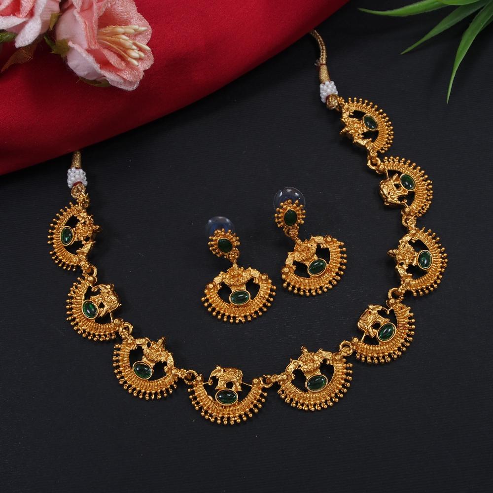 Lucentarts Jewellery Gold Plated Pota Kundan Stone Necklace Set