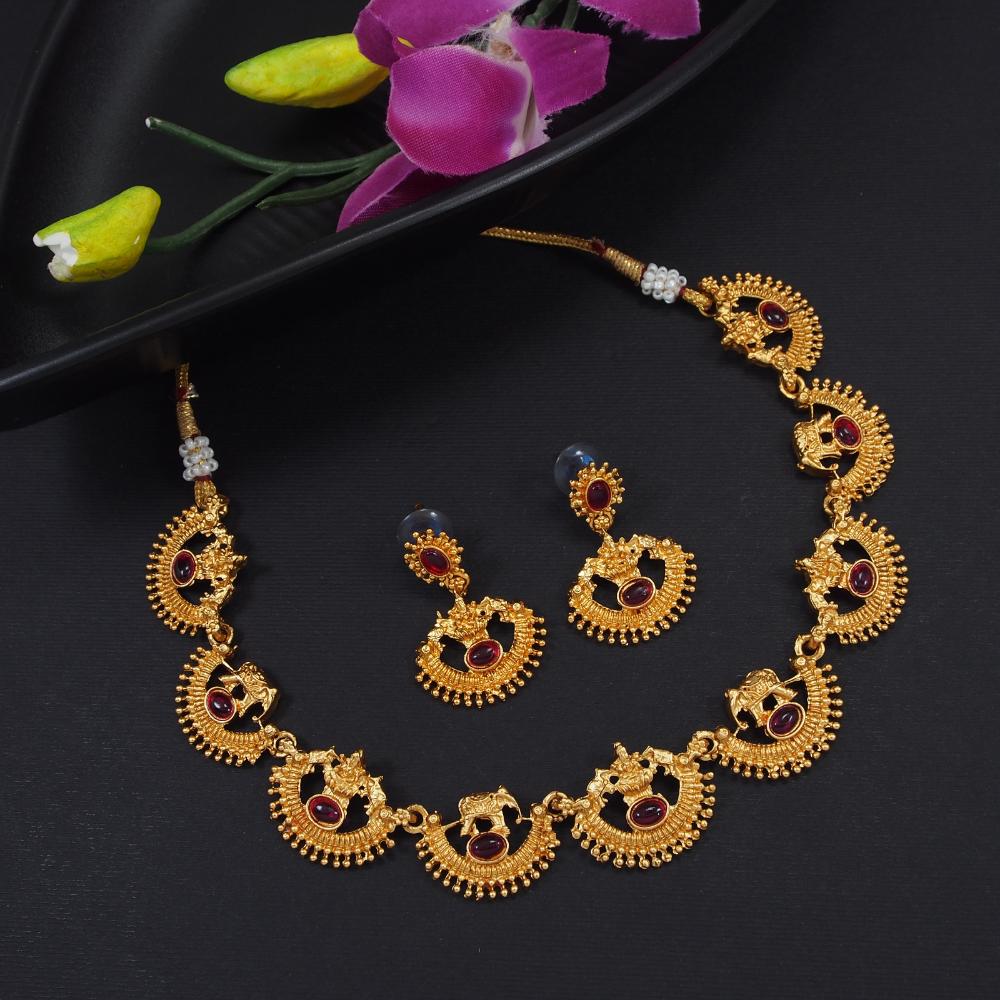 Lucentarts Jewellery Gold Plated Pota Kundan Stone Necklace Set